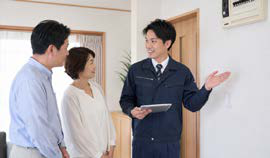 お客様と打ち合わせをする様子